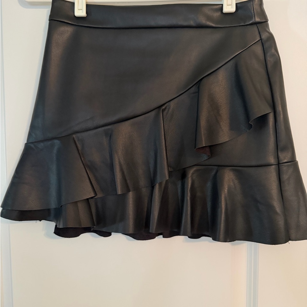 Vestique Sleek Black Faux Leather skirt